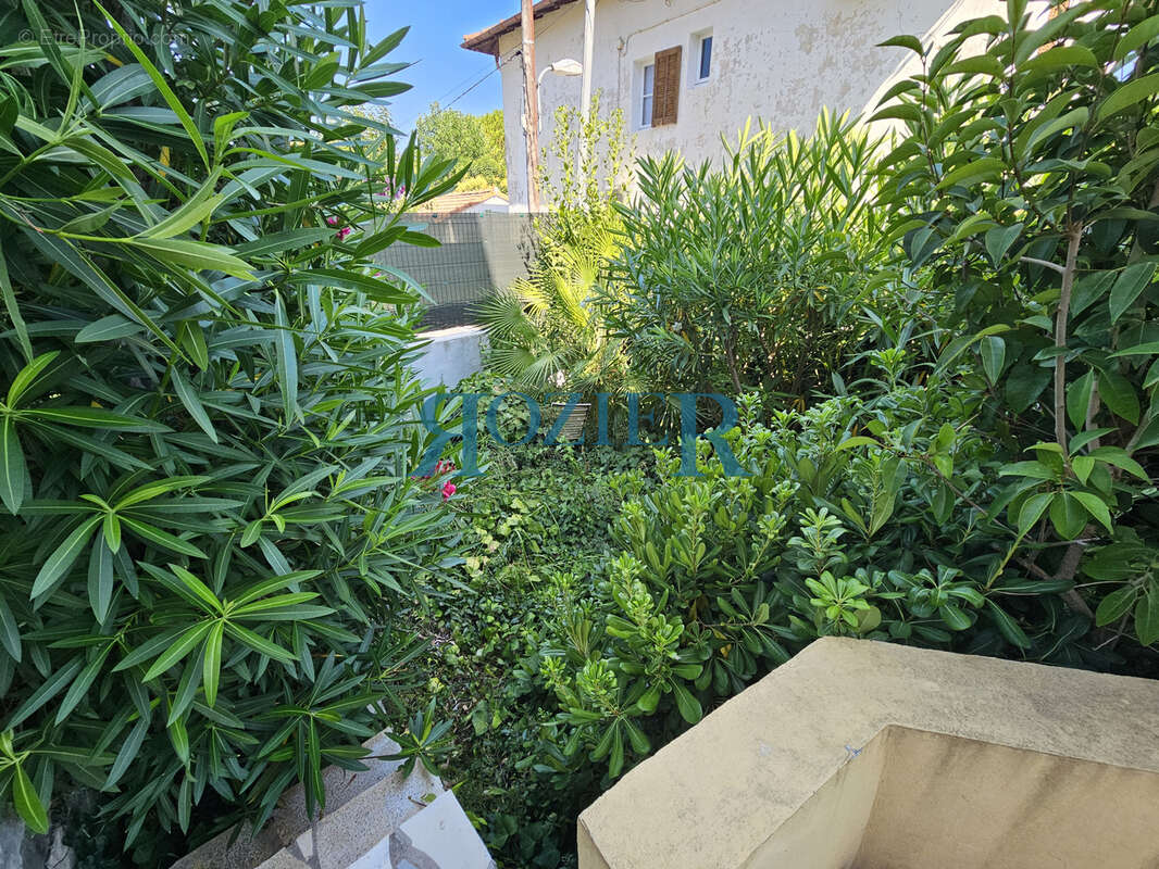 Salis debut cap antibes 2 pieces en rez de jardin 59m2 transformable en 3p avec jardin 100m2 cave - photo 7