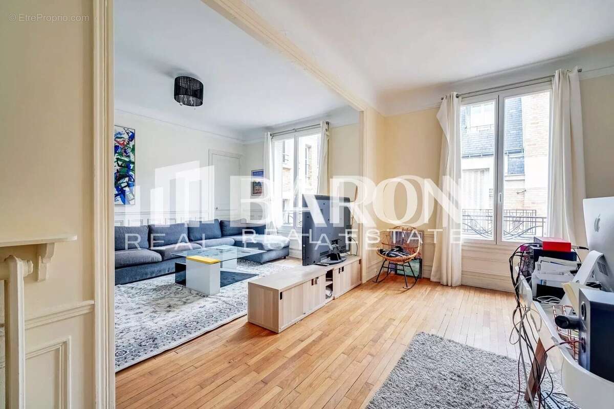 Appartement à PARIS-17E