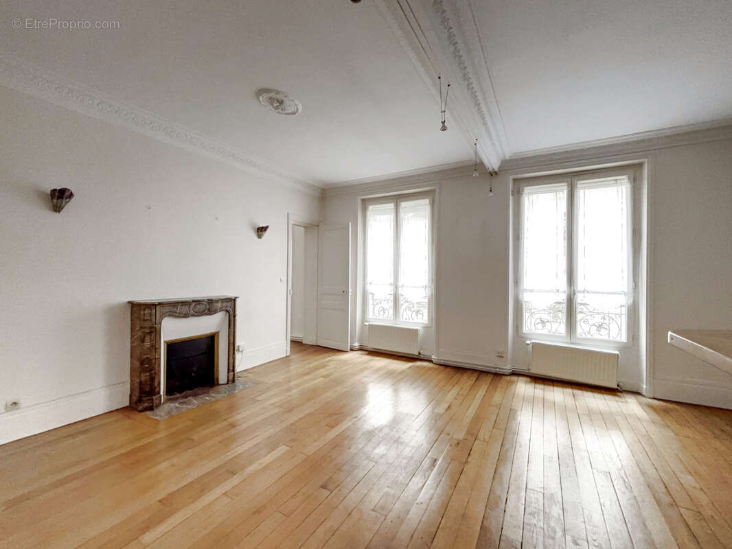 Appartement à PARIS-14E