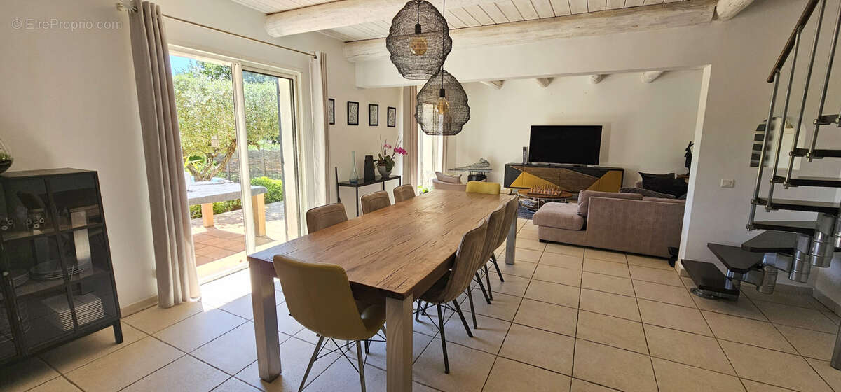 Double villa 200m2 sur un terrain de 5340m2 avec double garage 3 carports et piscine - photo 10