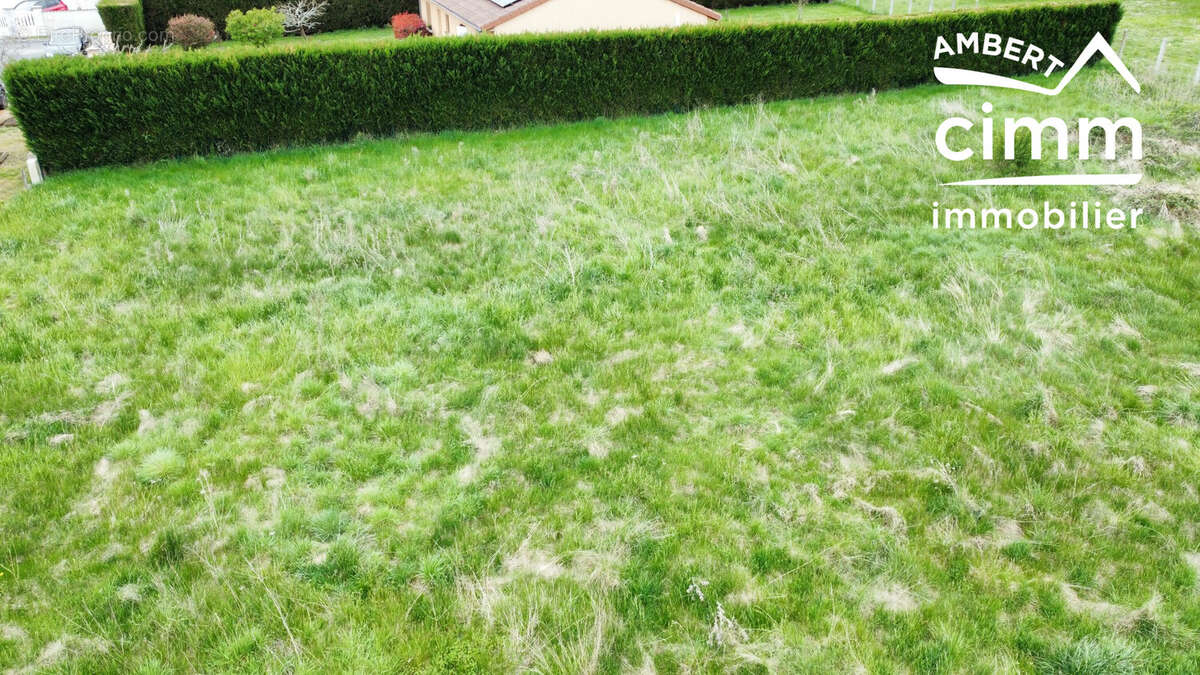 Terrain à MARSAC-EN-LIVRADOIS