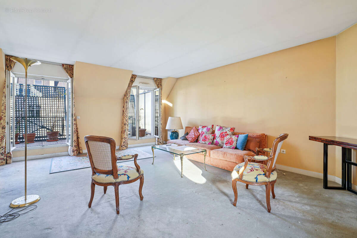 Appartement à PARIS-17E