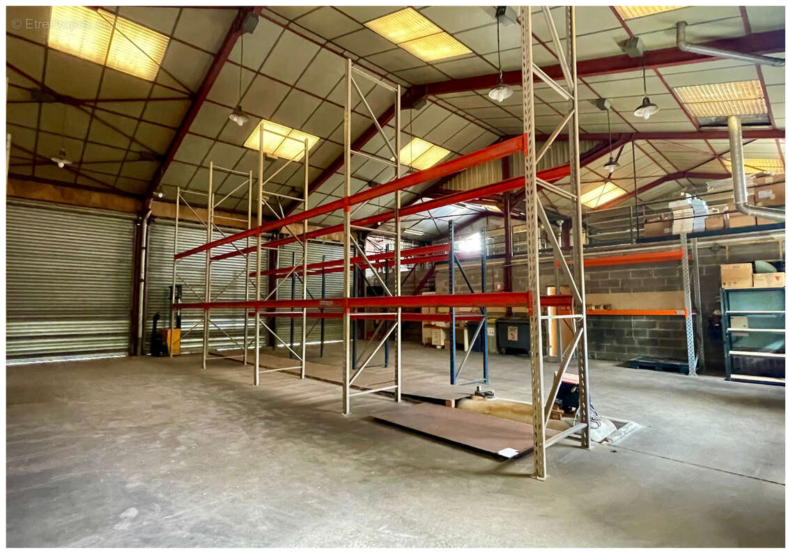Local commercial d'env 300 m2 sur  2000 m2 de terrain environ, - photo 4
