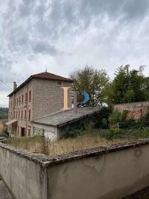 Appartement à COURS-LA-VILLE