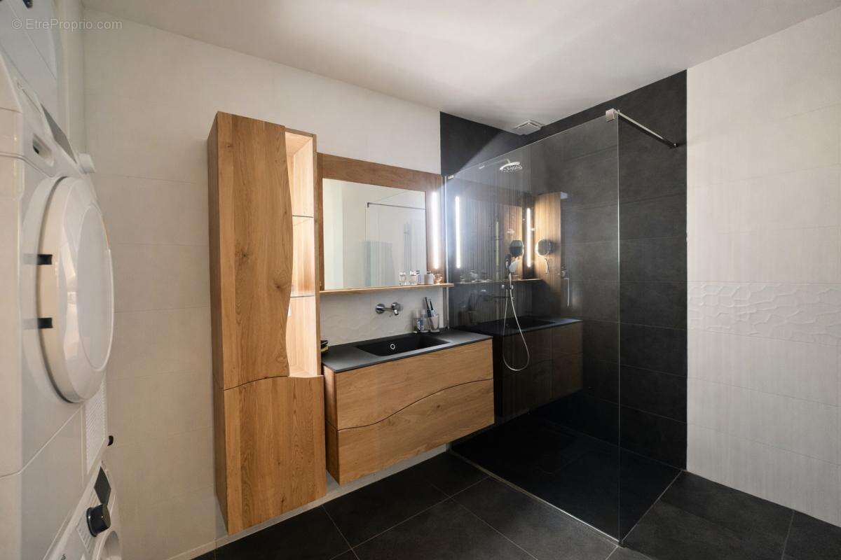 Maison à SAINT-GENIS-POUILLY