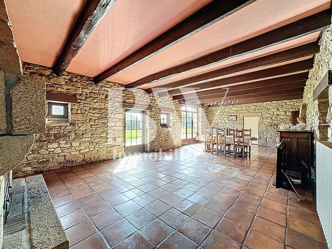 Maison à KERLOUAN