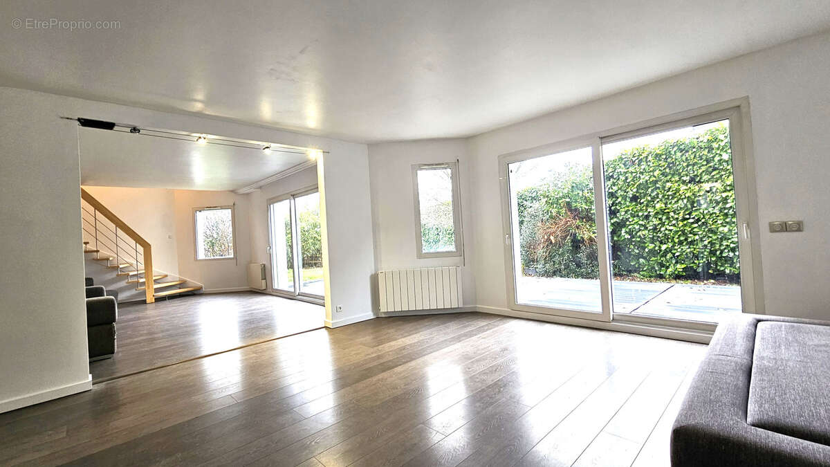 Maison à PREVESSIN-MOENS