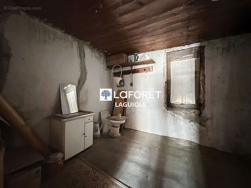 Maison à ENTRAYGUES-SUR-TRUYERE