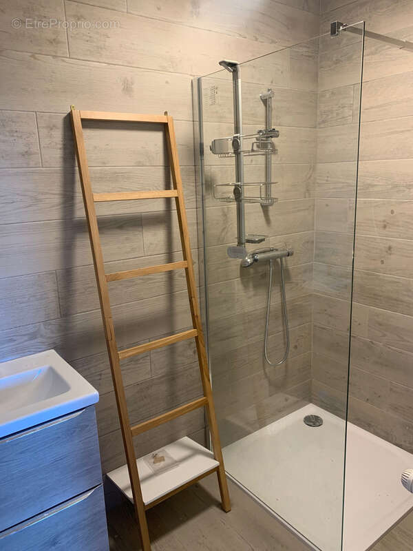 BRON T5 4 chambres T5 de 98,7 M2 entièrement rénové ascenseur - photo 3