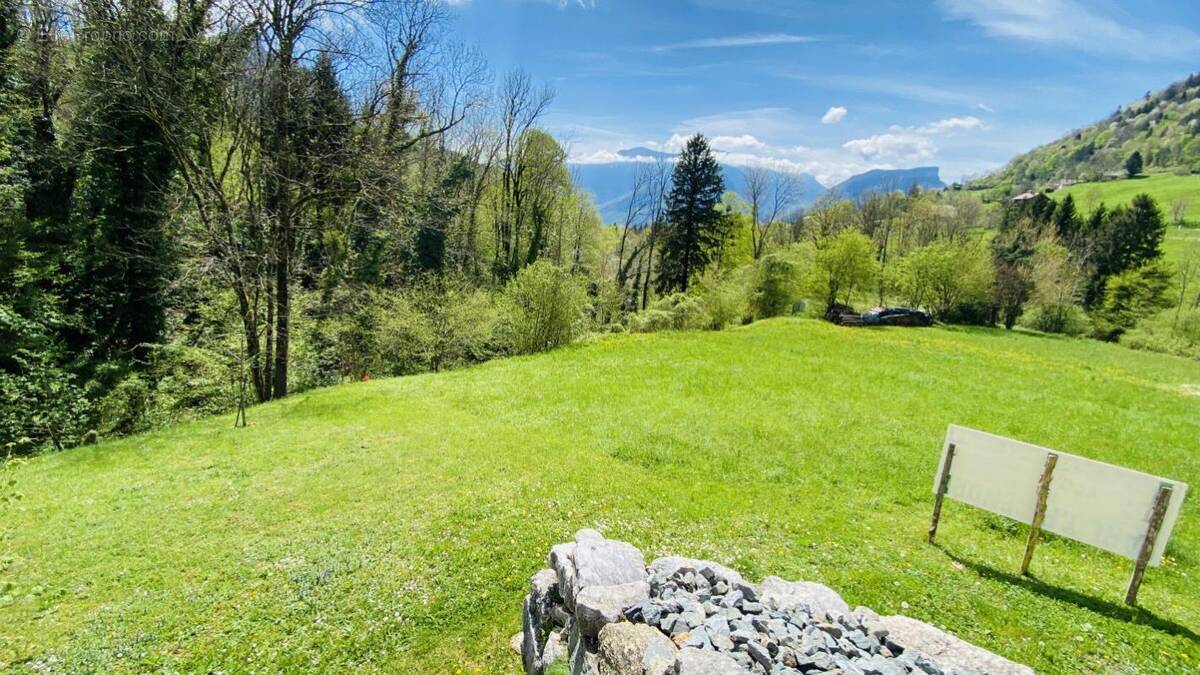 Terrain à POMMIERS-LA-PLACETTE