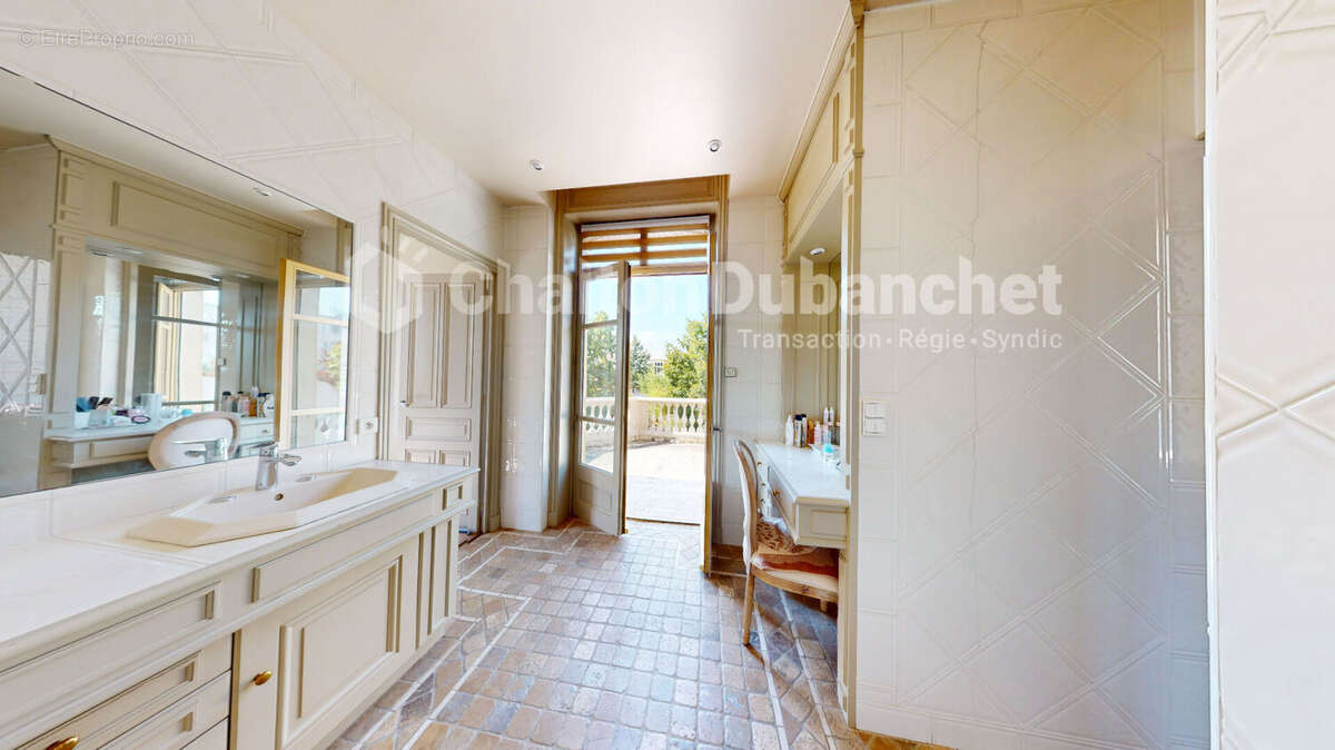 LE COTEAU - Maison de 300 m² - photo 10