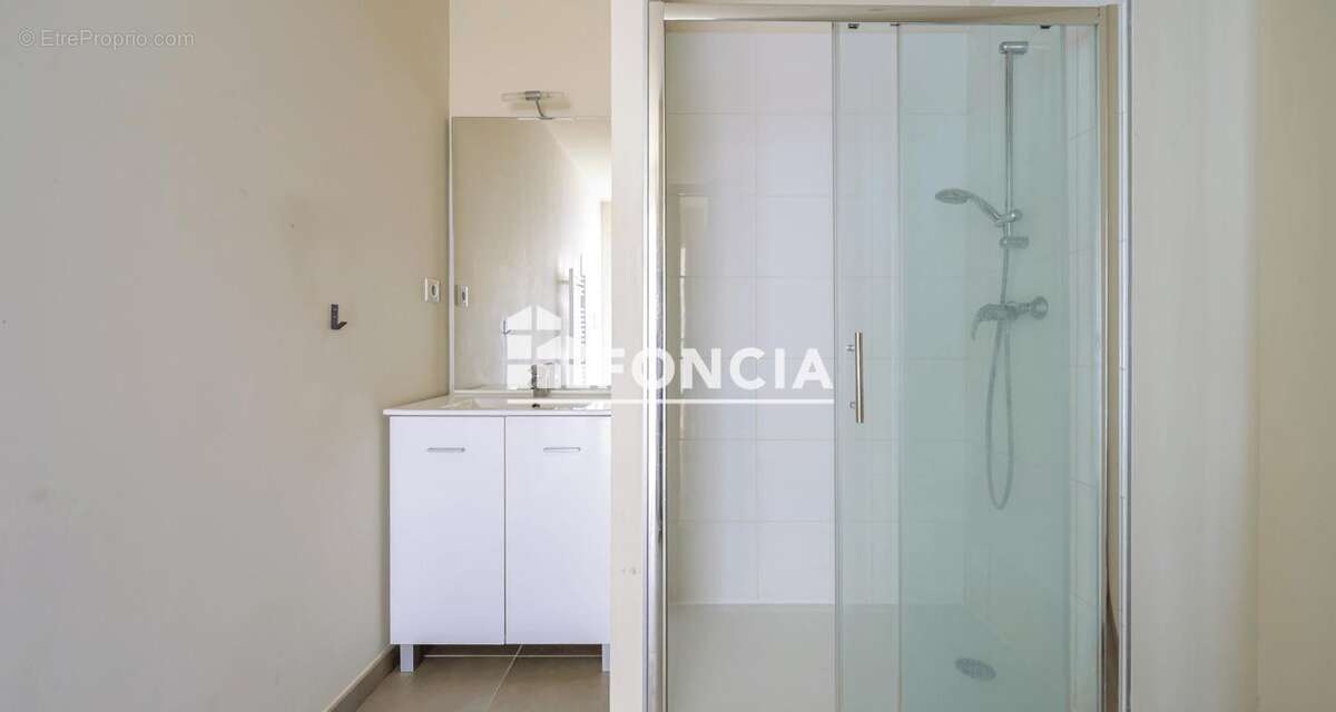 Appartement à VILLENEUVE-LES-AVIGNON