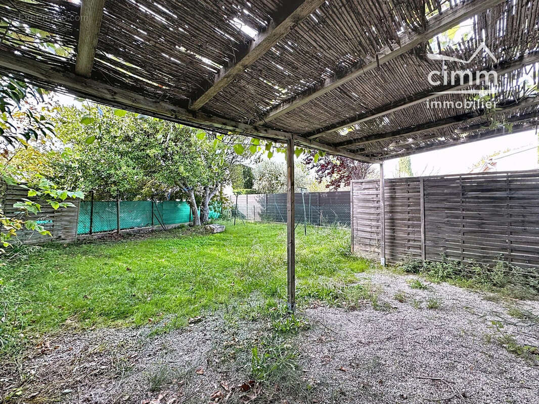 Appartement à L'ISLE-SUR-LA-SORGUE