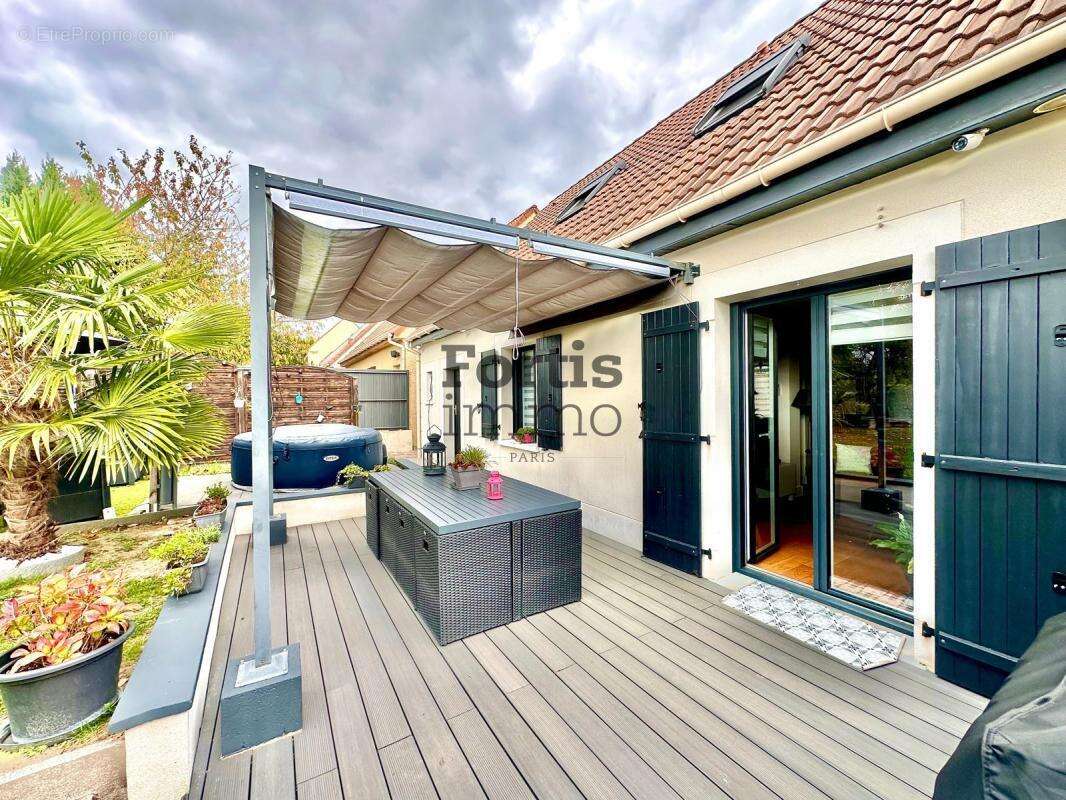 Maison à OLLAINVILLE