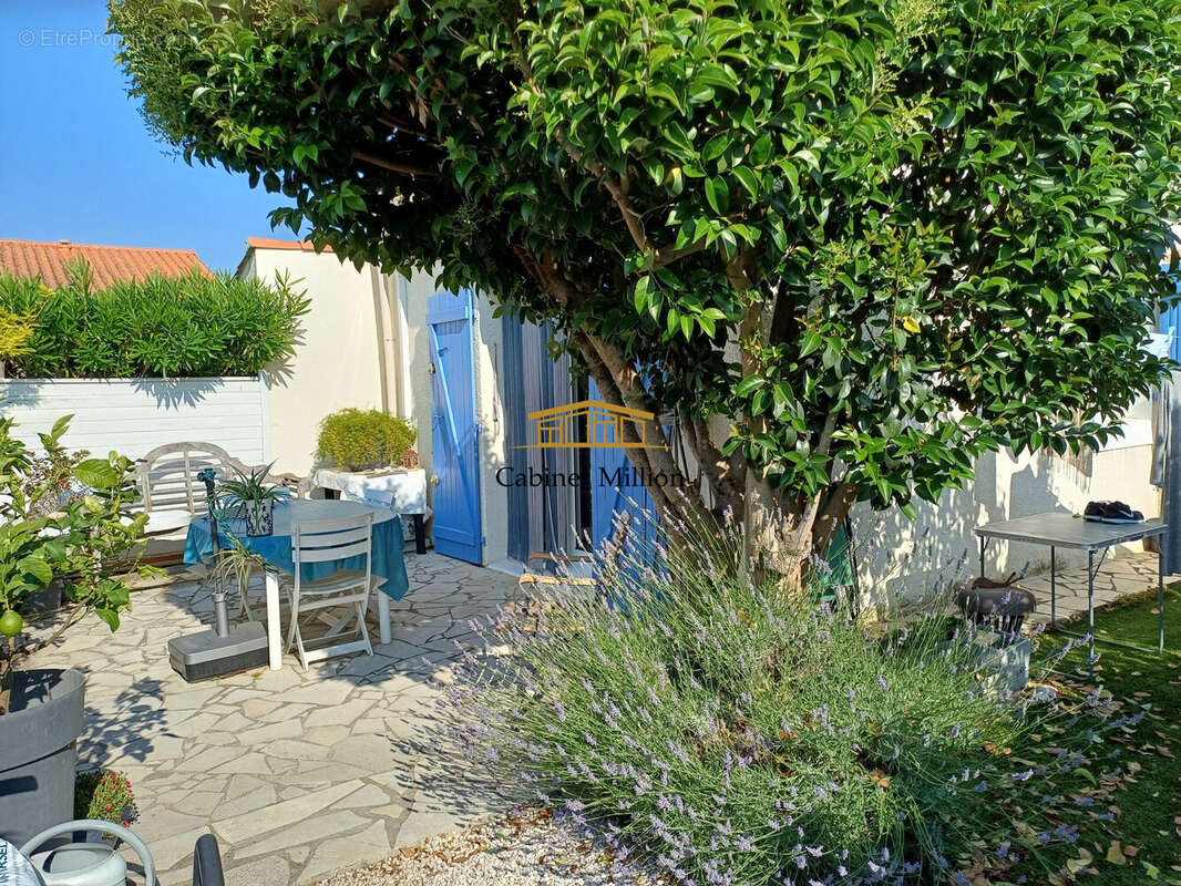 Maison à VIC-LA-GARDIOLE