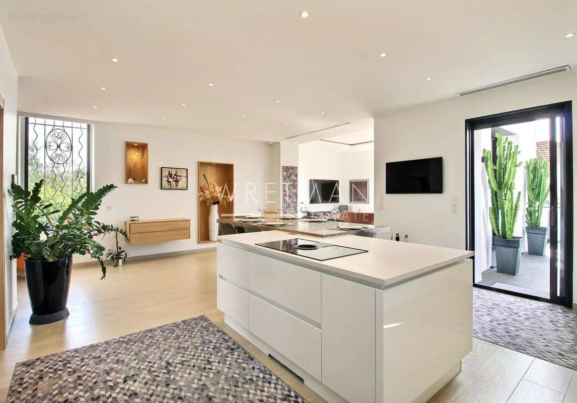 Luxueuse maison de ville rénovée - Cannes Petit Juas - photo 3
