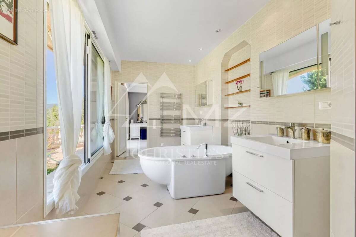 Maison à MOUANS-SARTOUX