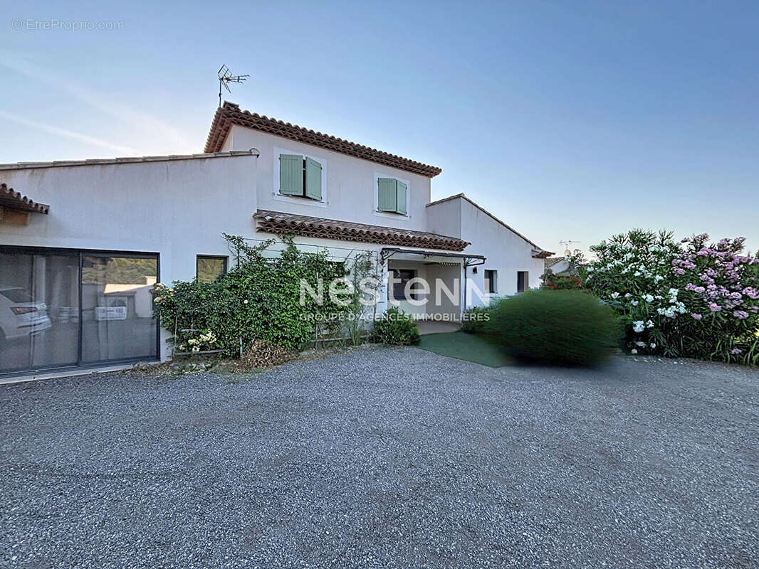EXCLUSIVITE !! Maison à vendre à La Motte d'Aigues - 6 pièces, piscine, sous sol. - photo 12