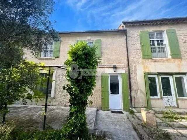 Maison à FONTVIEILLE