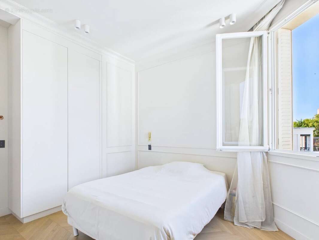 Appartement à NEUILLY-SUR-SEINE