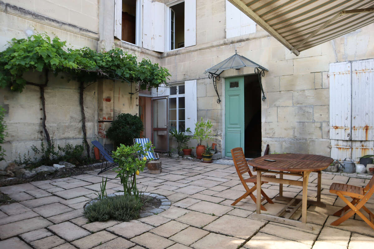 Maison à COGNAC