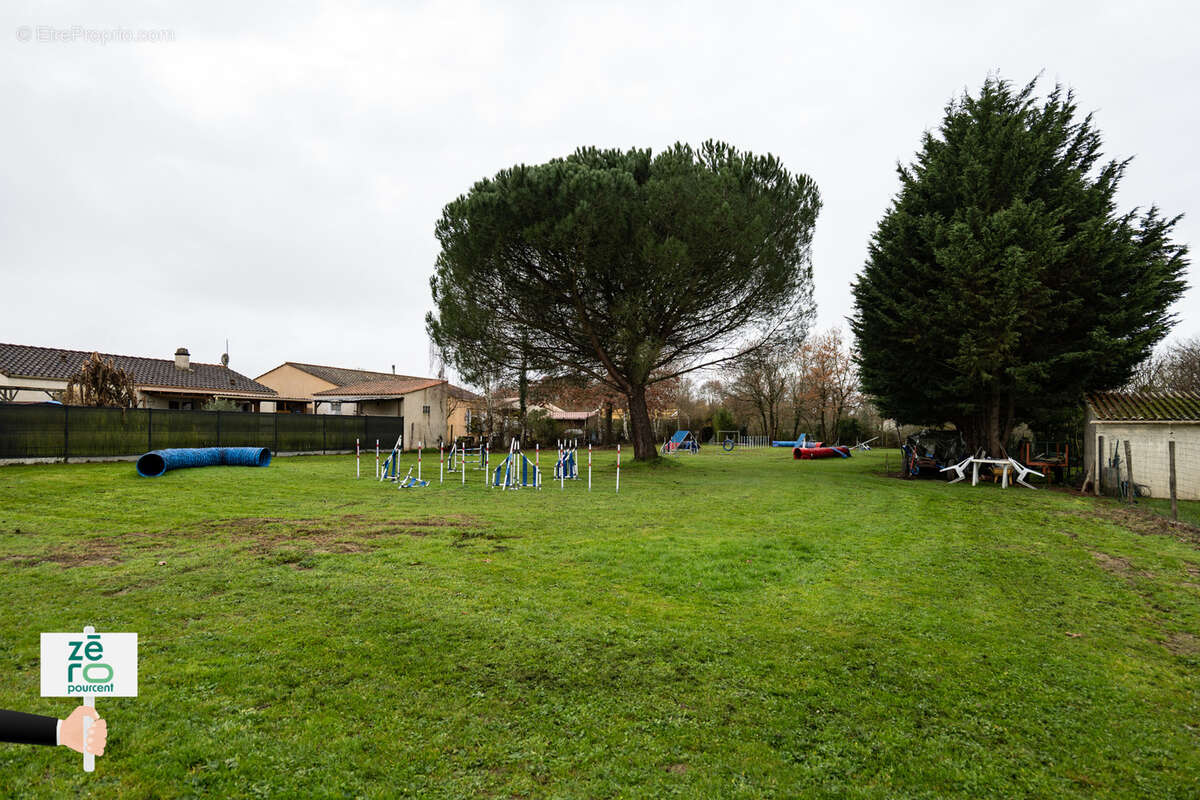 Terrain à MOUTIERS-SUR-LE-LAY