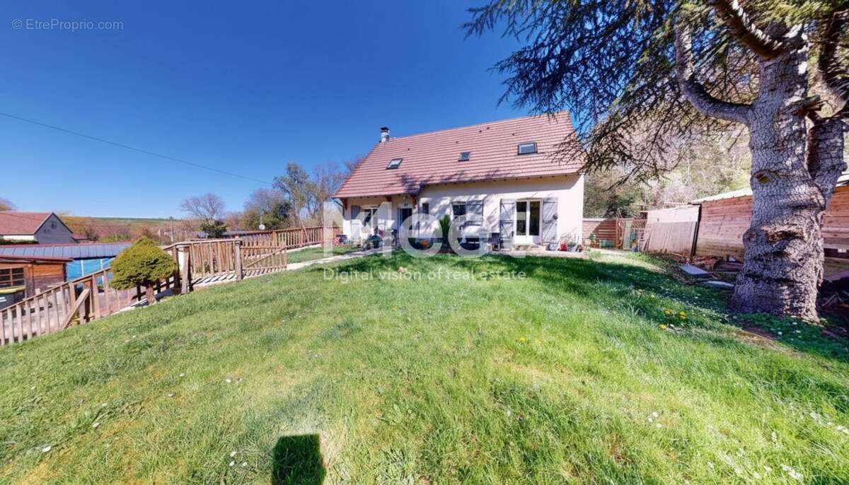 Maison à ESCAMPS