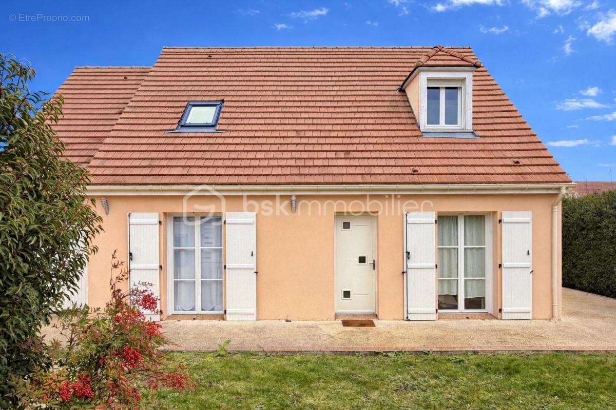 Maison à CHAUCONIN-NEUFMONTIERS