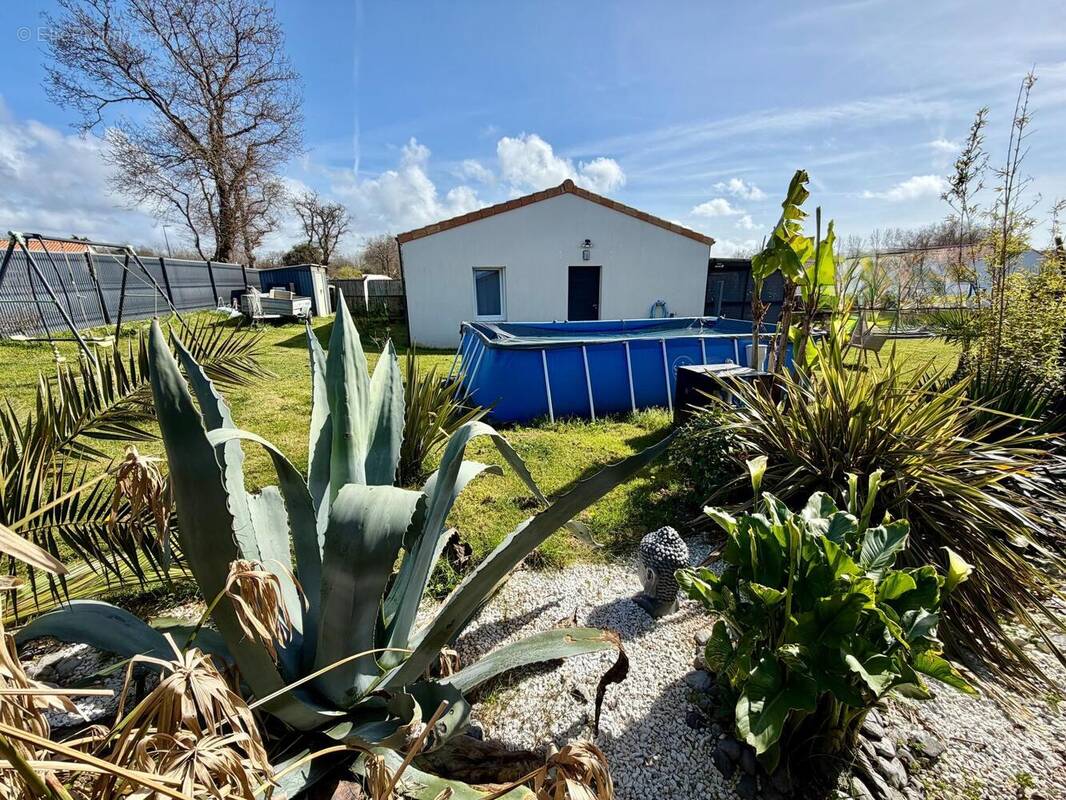 Photo 1 - Maison à LANDEVIEILLE