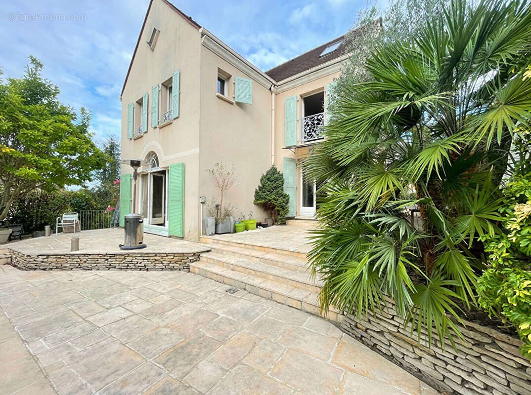 Maison à VERRIERES-LE-BUISSON