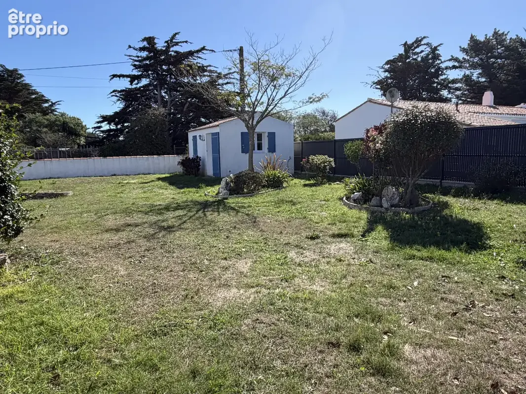 Maison à Ker Chauvineau, dans un chemin de terre, secteur très calme. - photo 8