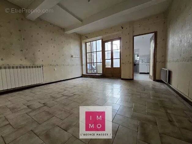 Maison à TRIE-SUR-BAISE