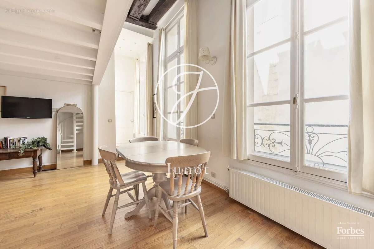 Appartement à PARIS-4E