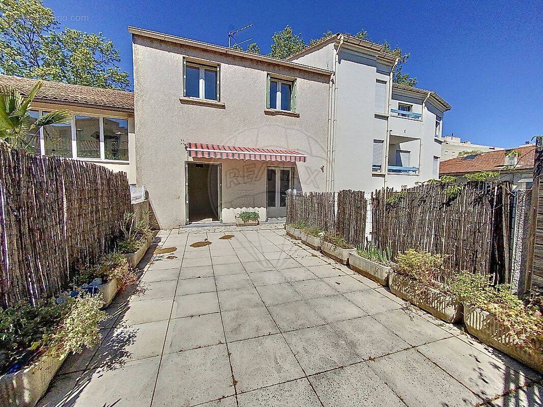 Autre à NIMES