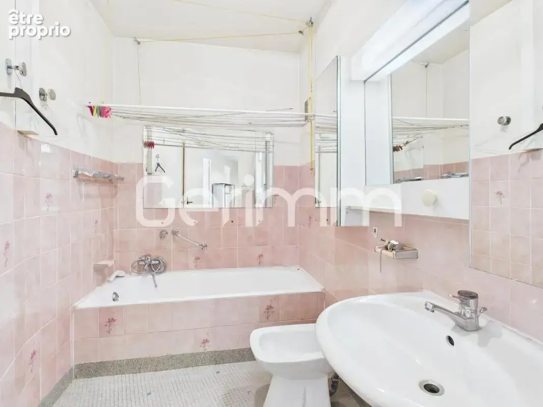 Vente - Appartement - 4 pièces + cuisine - 90,19 m² - 183 000 € - photo 9
