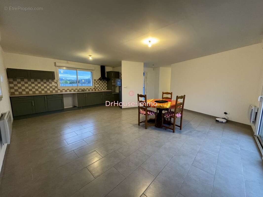 Maison à SAINT-VAAST-D&#039;EQUIQUEVILLE