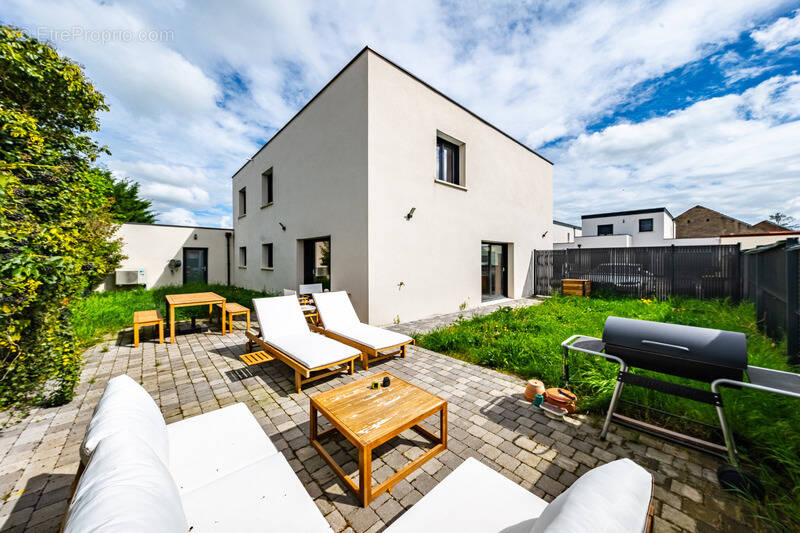 Maison à GENLIS