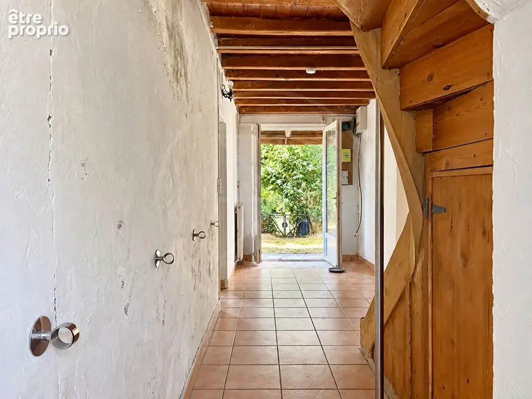 Maison en pierre dans un village en bord de rivière - photo 4