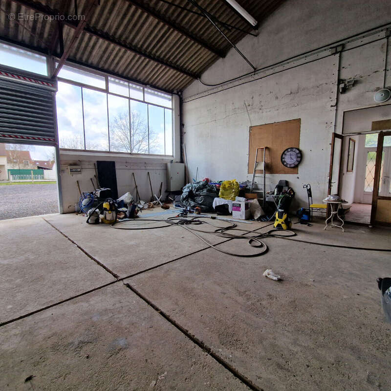 Commerce à THIERS-SUR-THEVE