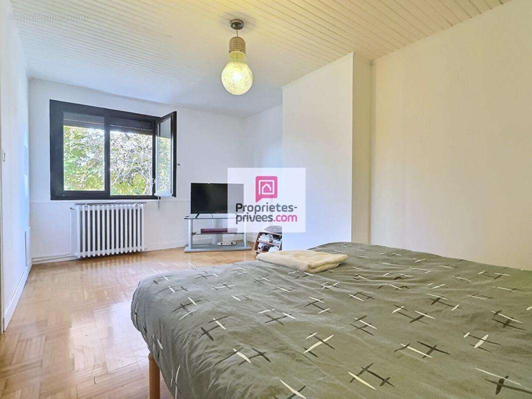 DEPT 33 - IZON - Maison 6 pièces 177 m2 avec jardin paysagé 1498m2 et piscine chauffée - photo 9