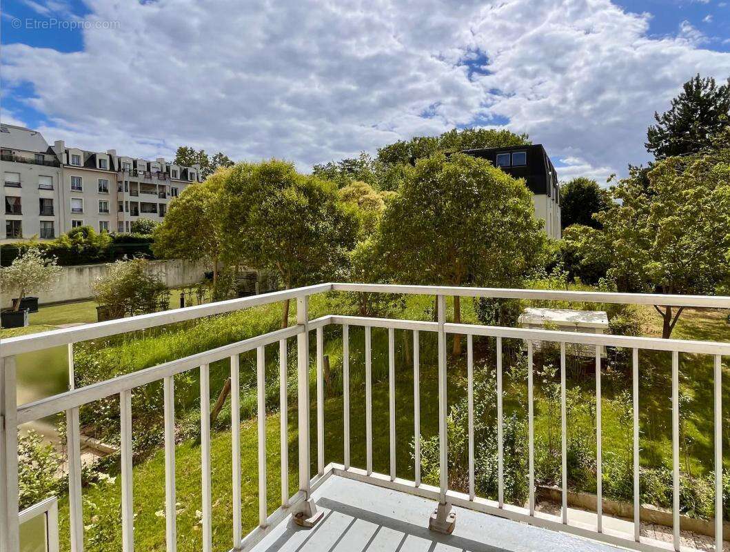 Appartement à LA GARENNE-COLOMBES