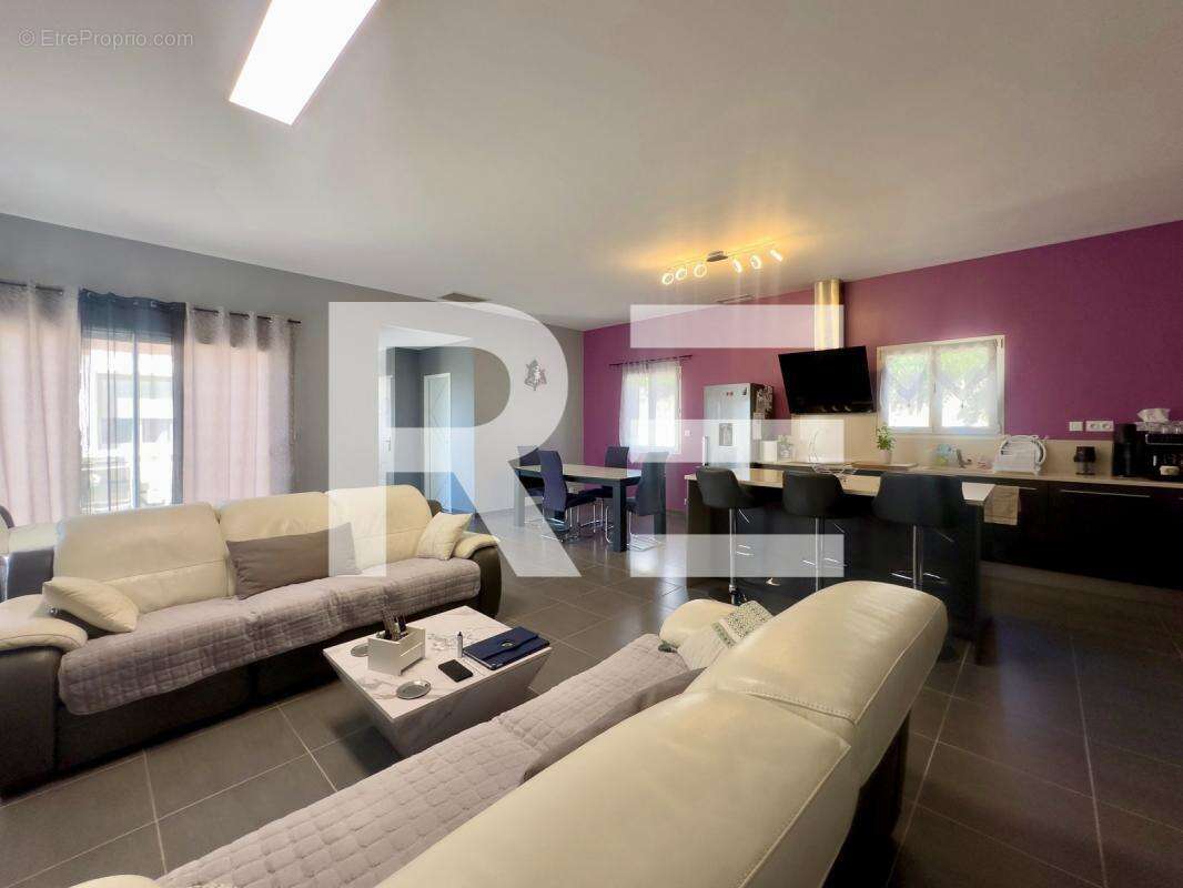 Maison à BELLEGARDE