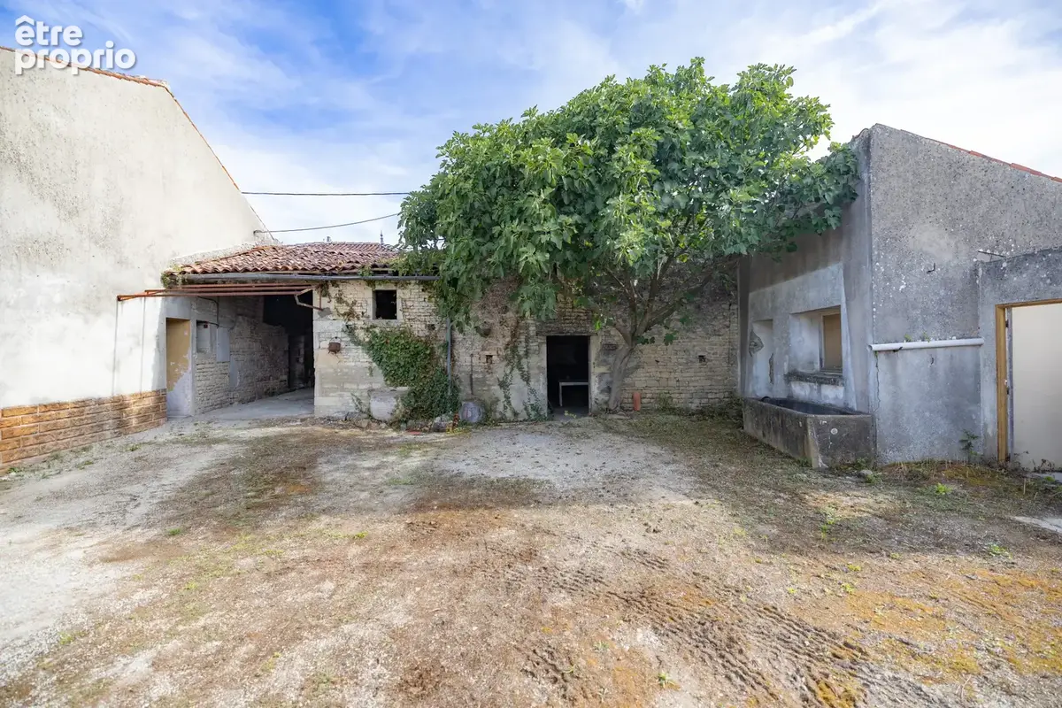 Ensemble immobilier de caractère à Brie-sous-Matha, aux portes de Cognac - photo 3