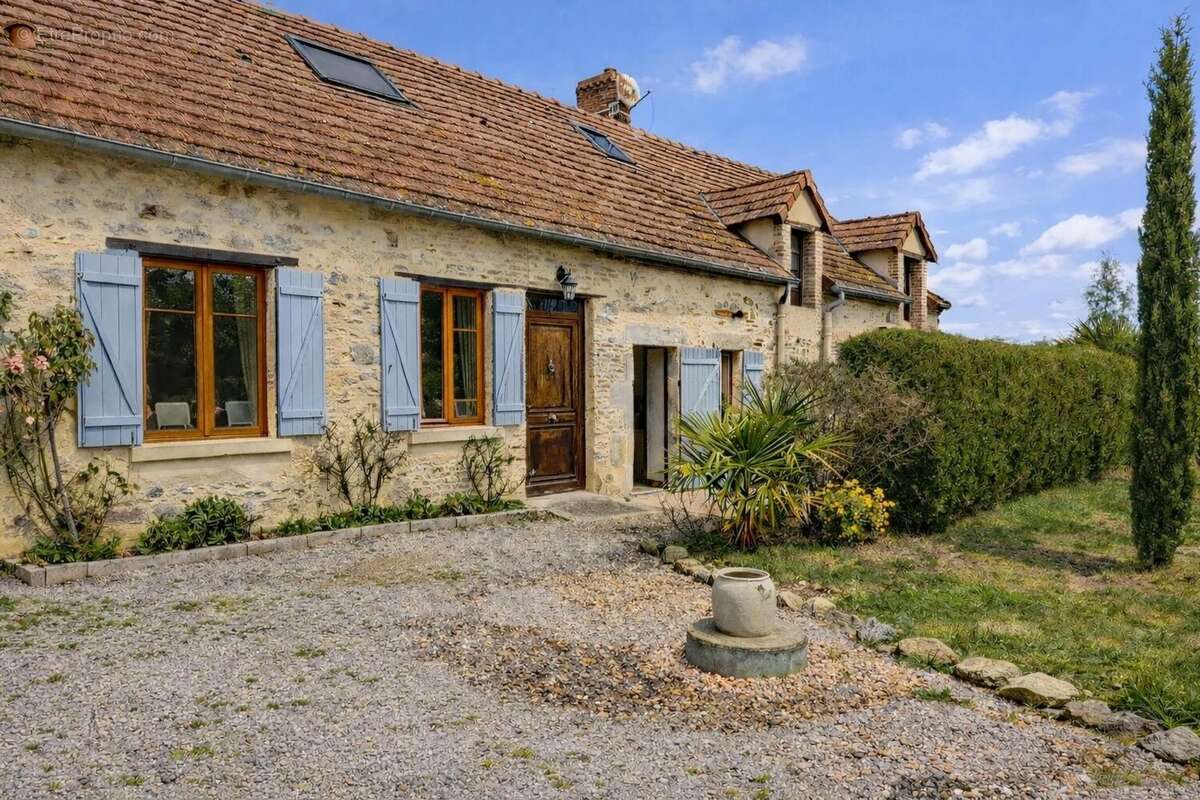 Maison à FLEURIEL