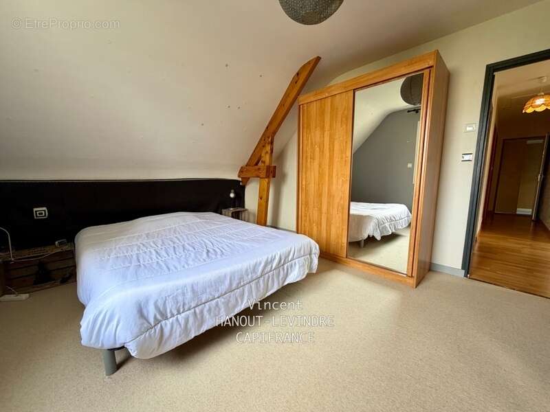 Maison familiale de 146 m² à Tiercé – 5 chambres, jardin sans vis-à-vis, Centre ville et gare à pied - photo 11