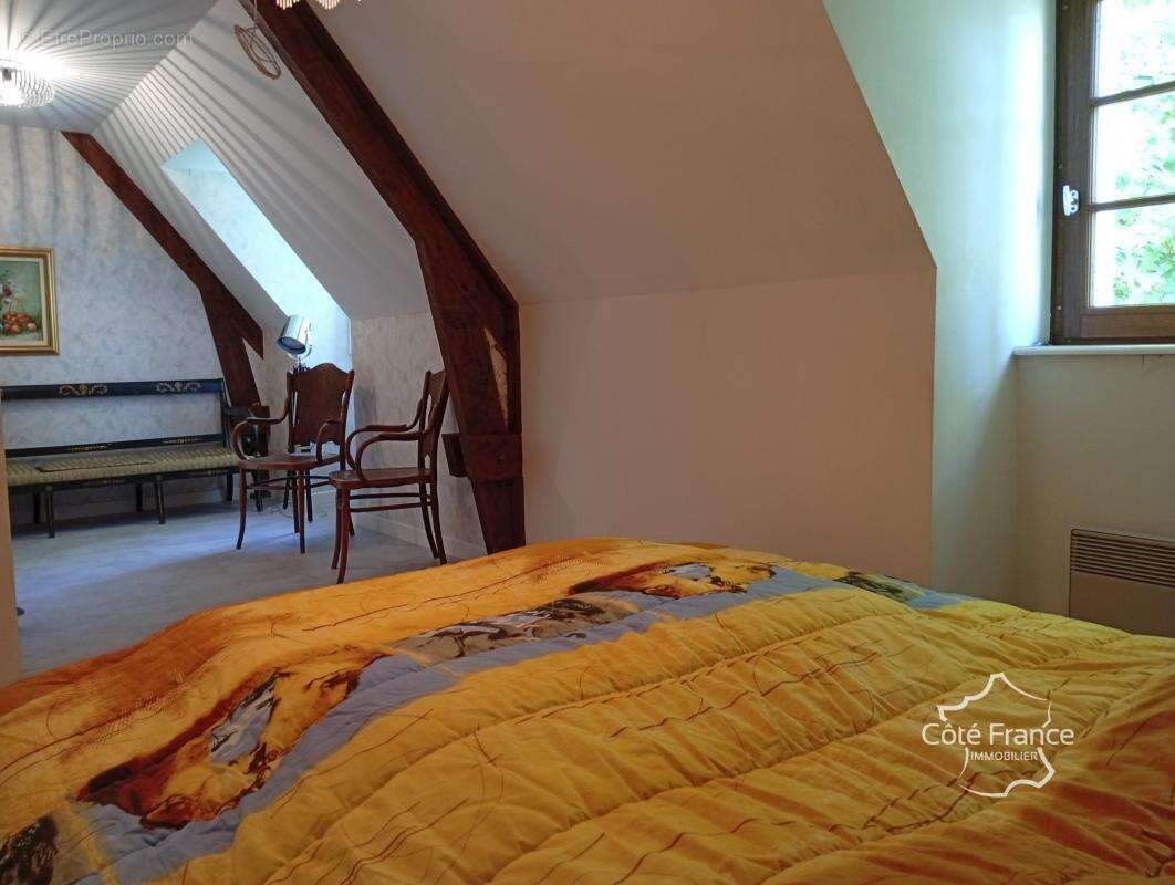 Maison à LA ROCHE-CANILLAC