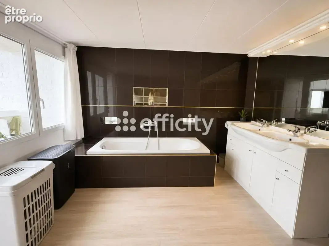 Maison 6 pièces 124 m² à vendre à Lille (59160) - photo 8