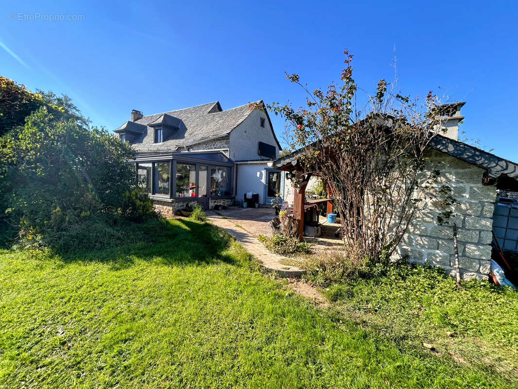 Maison à SAINT-BONNET-PRES-BORT