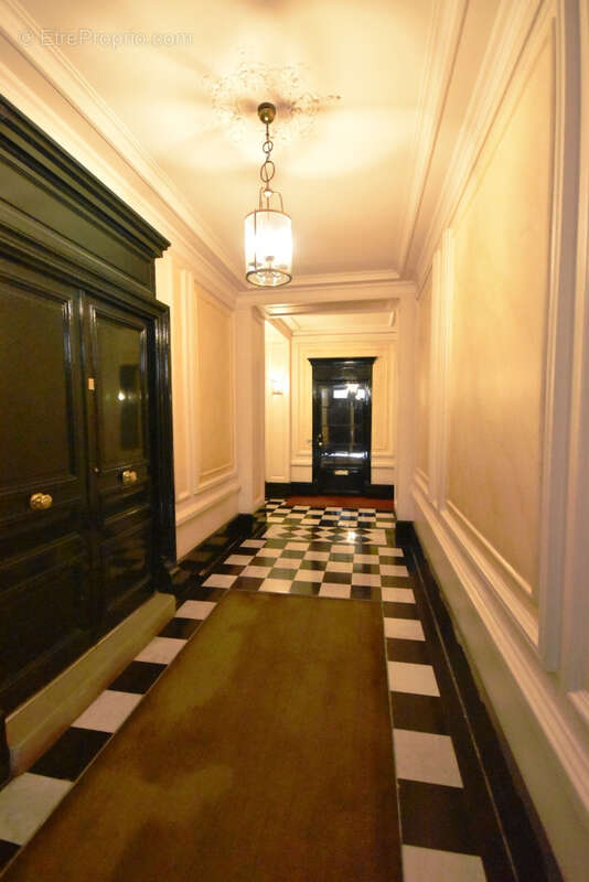 Appartement à PARIS-8E