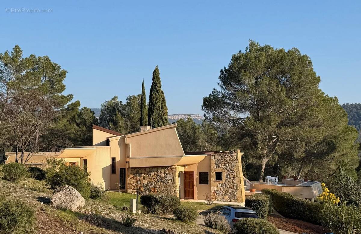 Maison à LE THOLONET